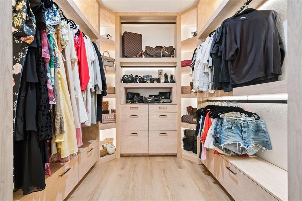 For Sale: $875,000 (3 beds, 2 baths, 2158 Square Feet)