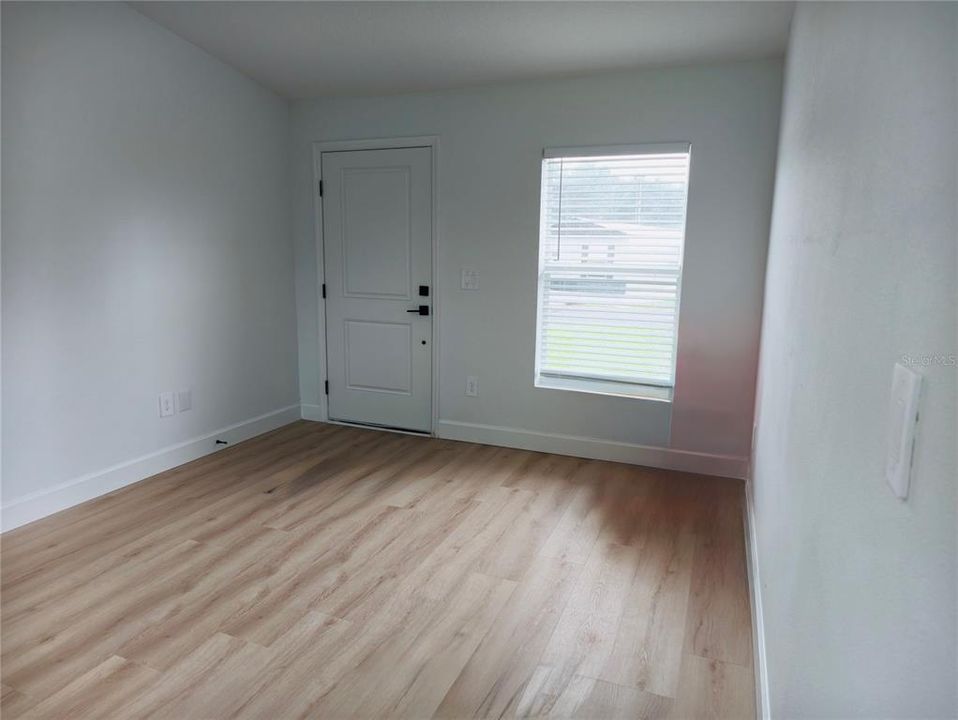 For Sale: $259,500 (3 beds, 2 baths, 1011 Square Feet)