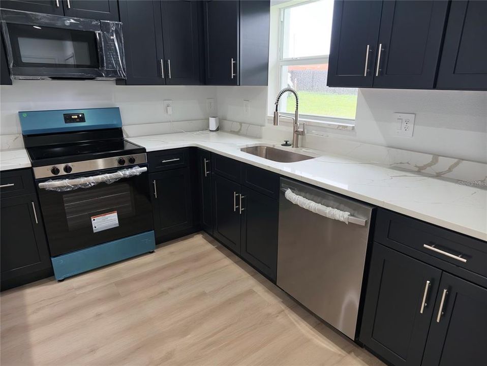 For Sale: $259,500 (3 beds, 2 baths, 1011 Square Feet)