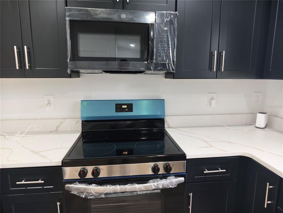 For Sale: $259,500 (3 beds, 2 baths, 1011 Square Feet)