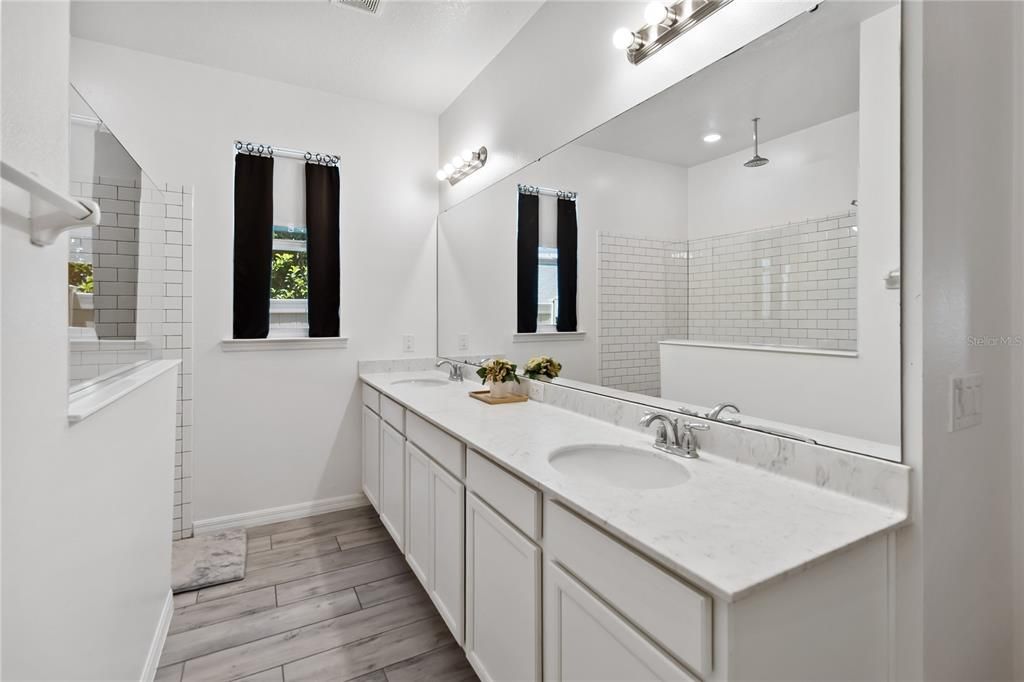 For Sale: $469,900 (4 beds, 2 baths, 1854 Square Feet)
