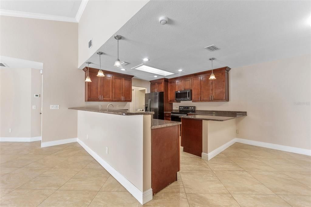 В аренду: $2,350 (3 спален, 2 ванн, 1515 Квадратных фут)
