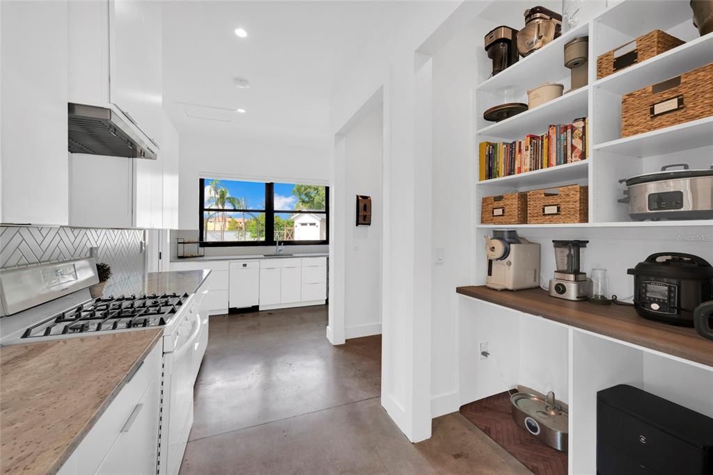 For Sale: $1,879,000 (4 beds, 3 baths, 4561 Square Feet)