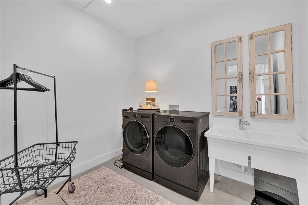For Sale: $1,879,000 (4 beds, 3 baths, 4561 Square Feet)
