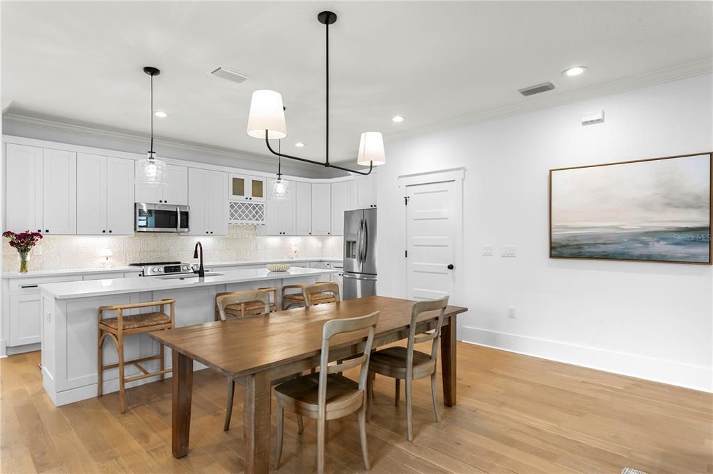 En Venta: $750,000 (4 camas, 3 baños, 2426 Pies cuadrados)