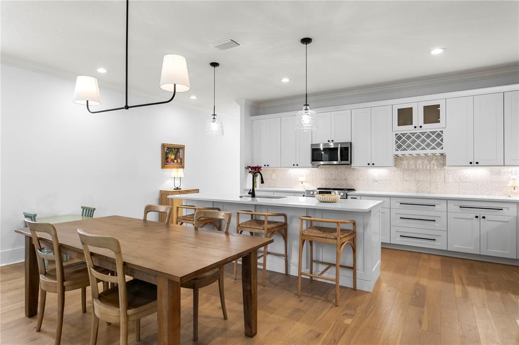 En Venta: $750,000 (4 camas, 3 baños, 2426 Pies cuadrados)