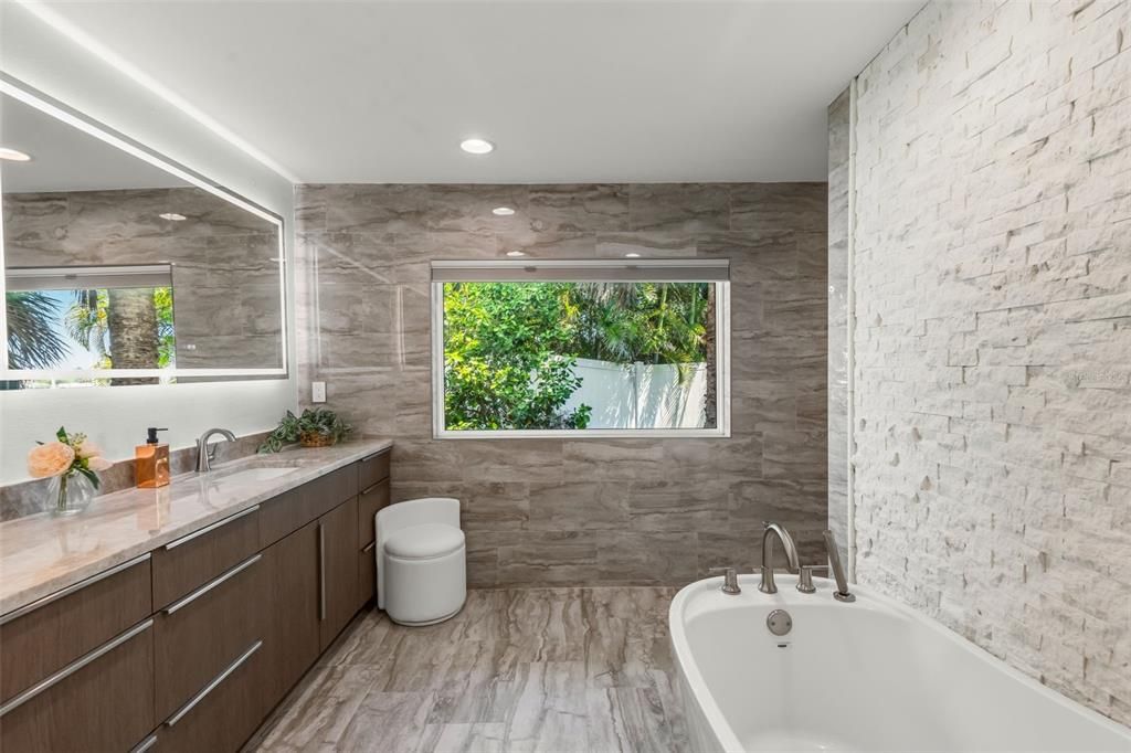For Sale: $2,495,000 (4 beds, 4 baths, 3489 Square Feet)
