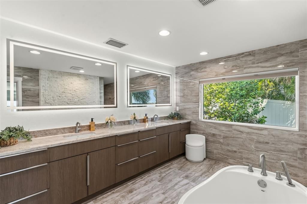 For Sale: $2,495,000 (4 beds, 4 baths, 3489 Square Feet)
