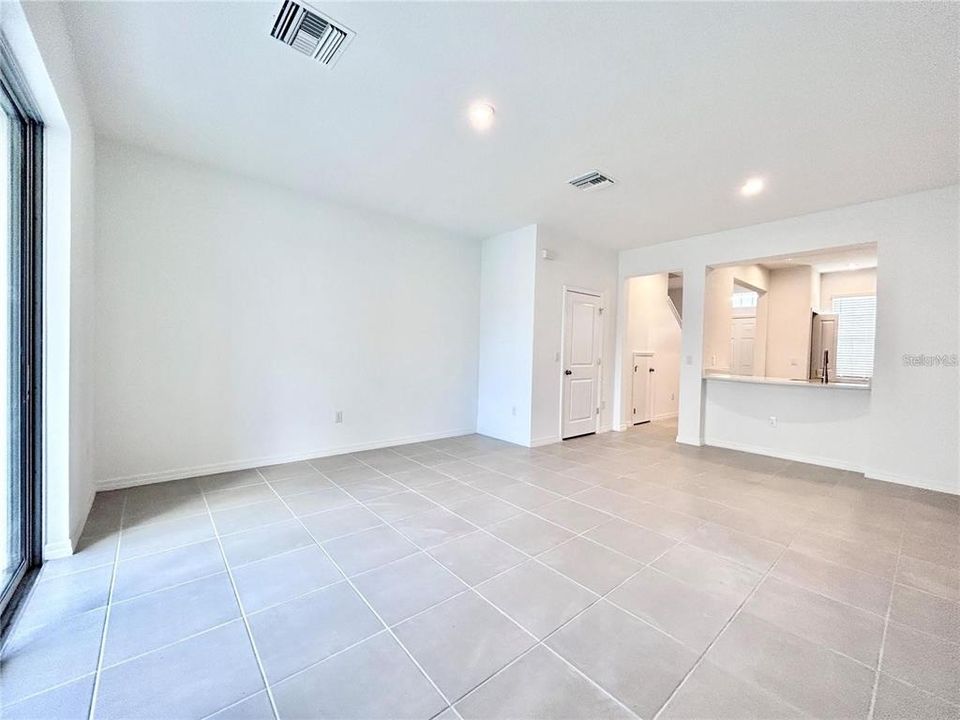 В аренду: $1,850 (2 спален, 2 ванн, 1216 Квадратных фут)