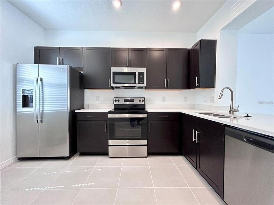 В аренду: $1,850 (2 спален, 2 ванн, 1216 Квадратных фут)
