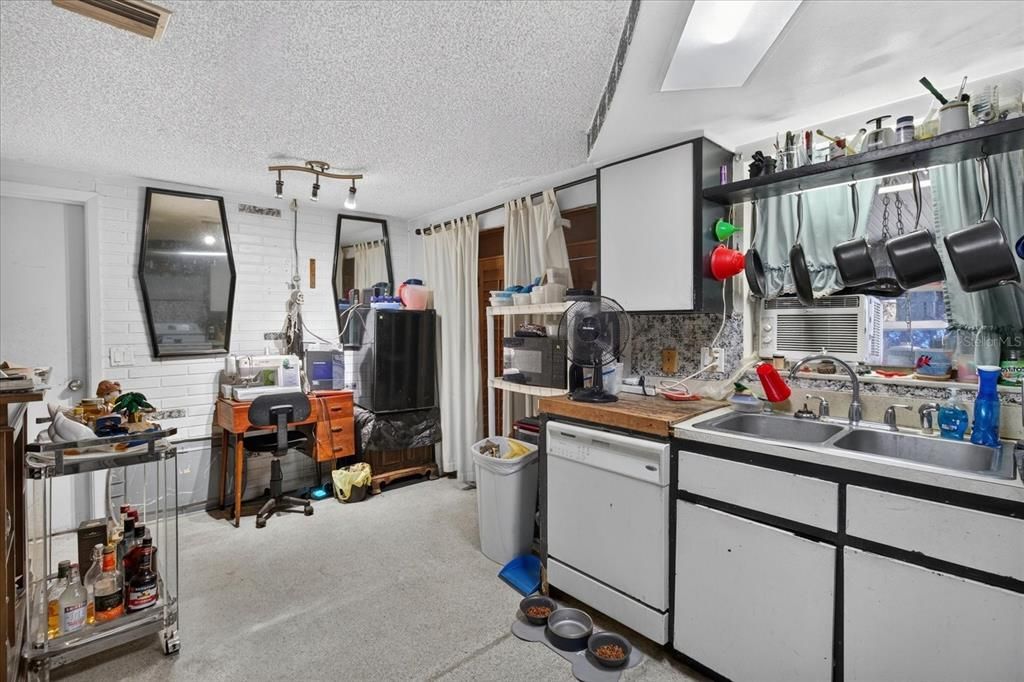 На продажу: $260,995 (3 спален, 1 ванн, 1285 Квадратных фут)
