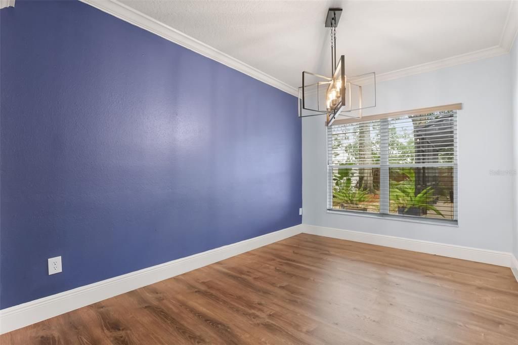 Activo con contrato: $550,000 (4 camas, 2 baños, 2142 Pies cuadrados)