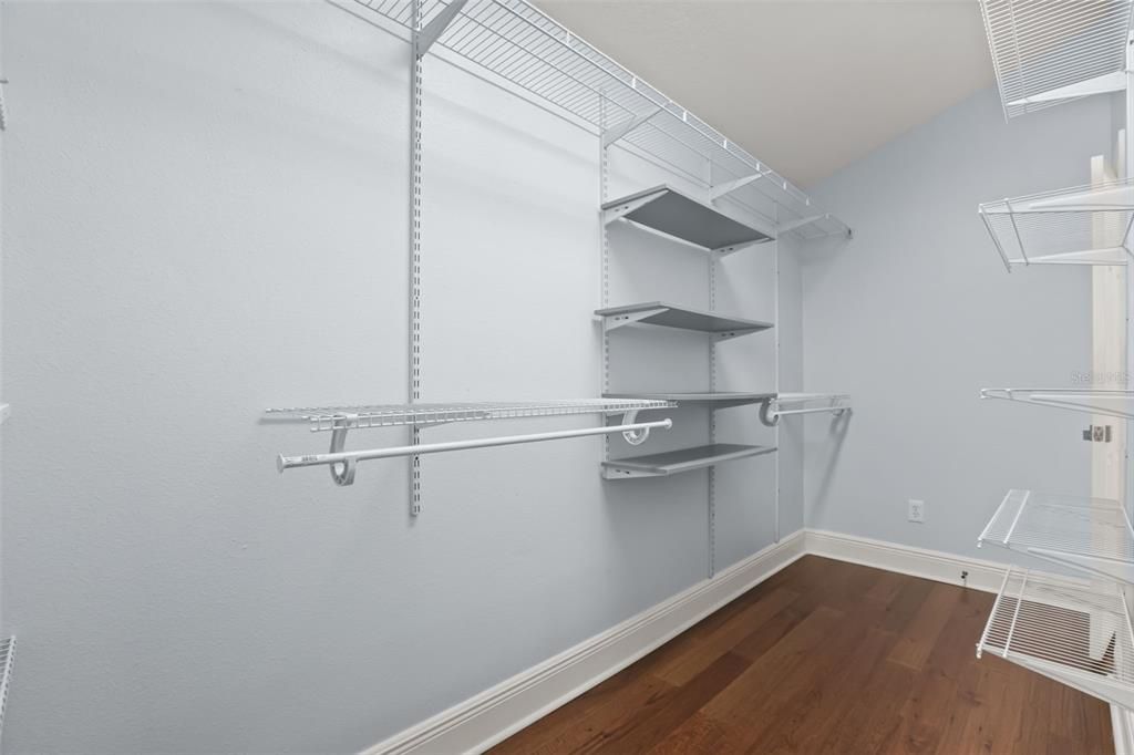 Activo con contrato: $550,000 (4 camas, 2 baños, 2142 Pies cuadrados)