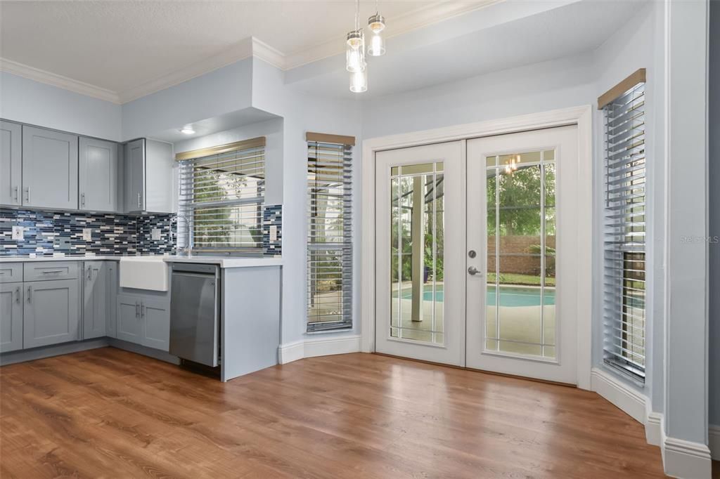 Activo con contrato: $550,000 (4 camas, 2 baños, 2142 Pies cuadrados)
