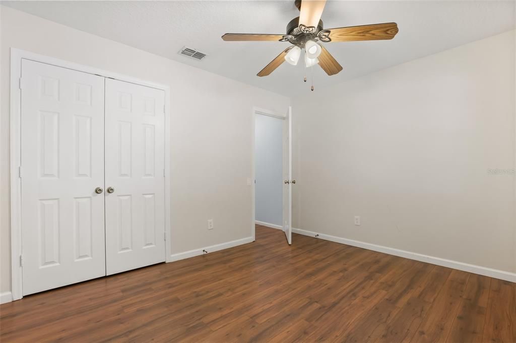 Activo con contrato: $550,000 (4 camas, 2 baños, 2142 Pies cuadrados)