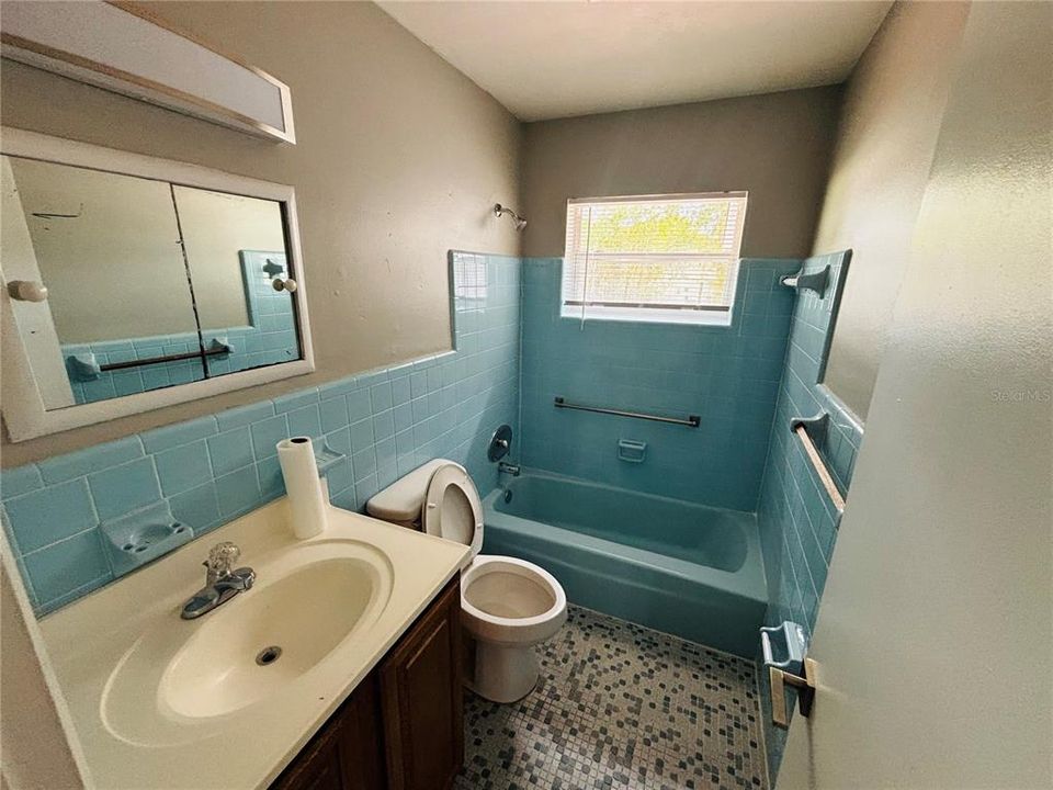В аренду: $1,650 (3 спален, 1 ванн, 1270 Квадратных фут)