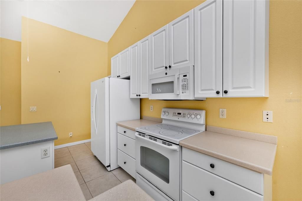 На продажу: $399,999 (3 спален, 2 ванн, 1835 Квадратных фут)