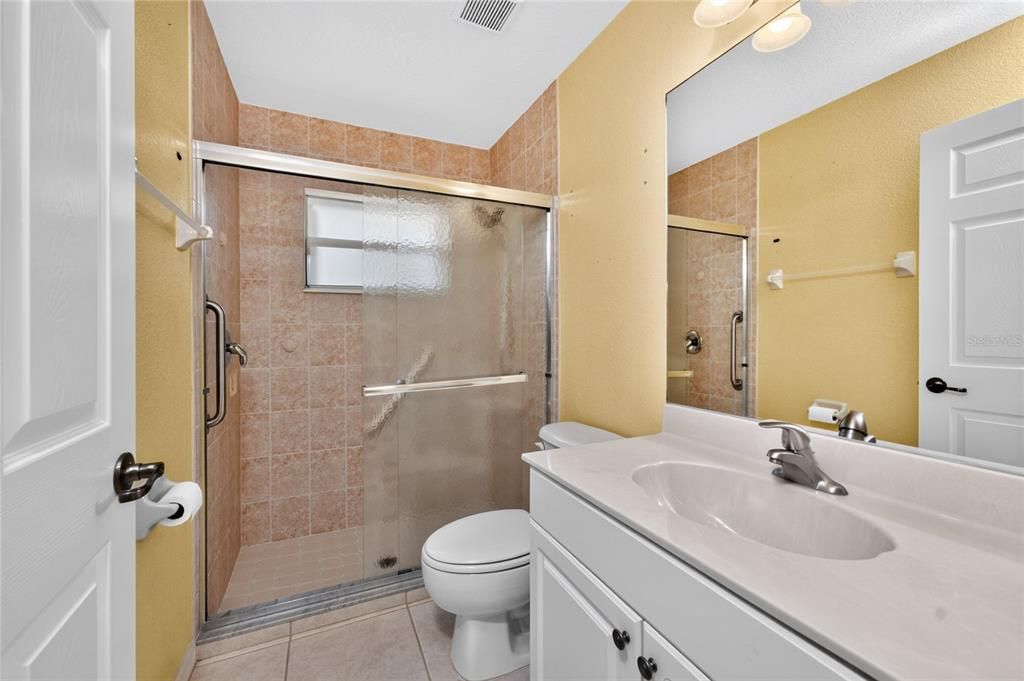 На продажу: $399,999 (3 спален, 2 ванн, 1835 Квадратных фут)