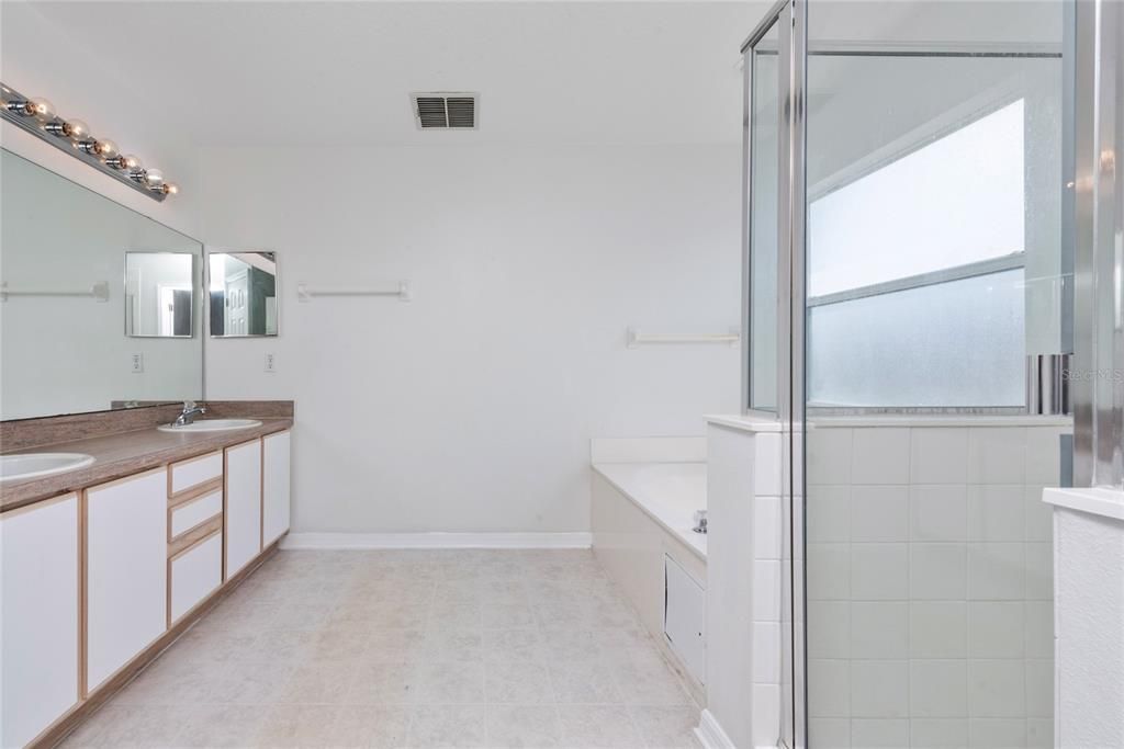 В аренду: $3,400 (5 спален, 4 ванн, 3450 Квадратных фут)