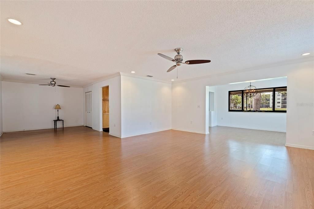 На продажу: $349,500 (2 спален, 2 ванн, 1735 Квадратных фут)
