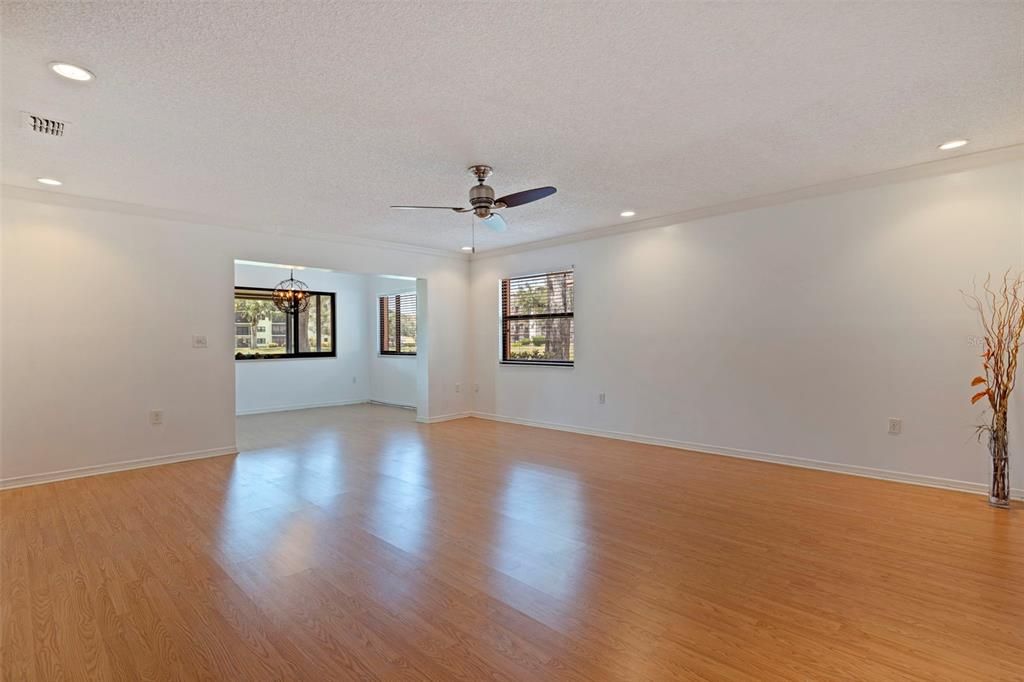 На продажу: $349,500 (2 спален, 2 ванн, 1735 Квадратных фут)
