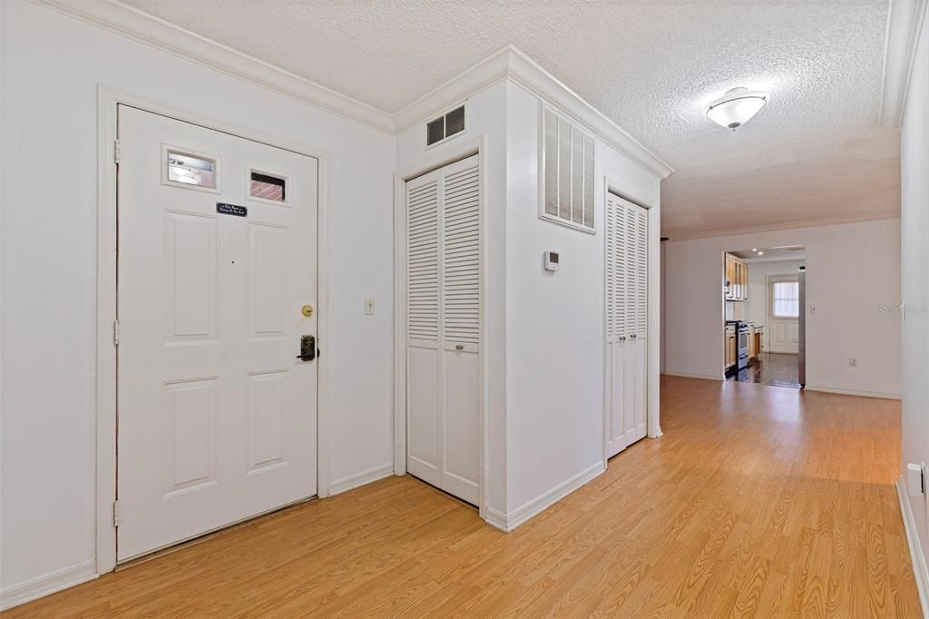 На продажу: $349,500 (2 спален, 2 ванн, 1735 Квадратных фут)