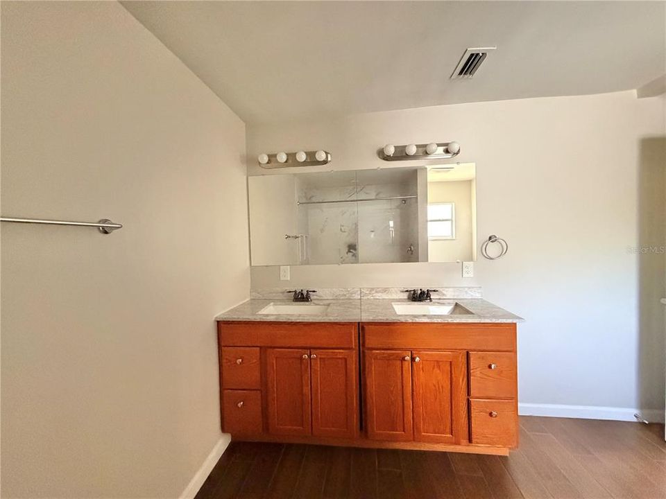 В аренду: $1,950 (2 спален, 2 ванн, 1100 Квадратных фут)
