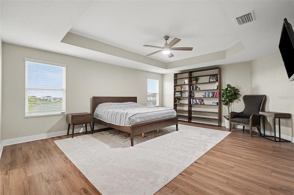 Activo con contrato: $565,000 (5 camas, 3 baños, 3292 Pies cuadrados)