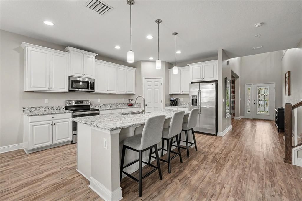Activo con contrato: $565,000 (5 camas, 3 baños, 3292 Pies cuadrados)