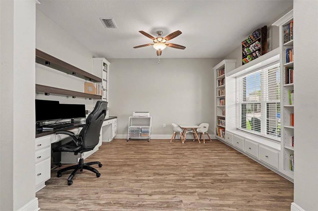 Activo con contrato: $565,000 (5 camas, 3 baños, 3292 Pies cuadrados)