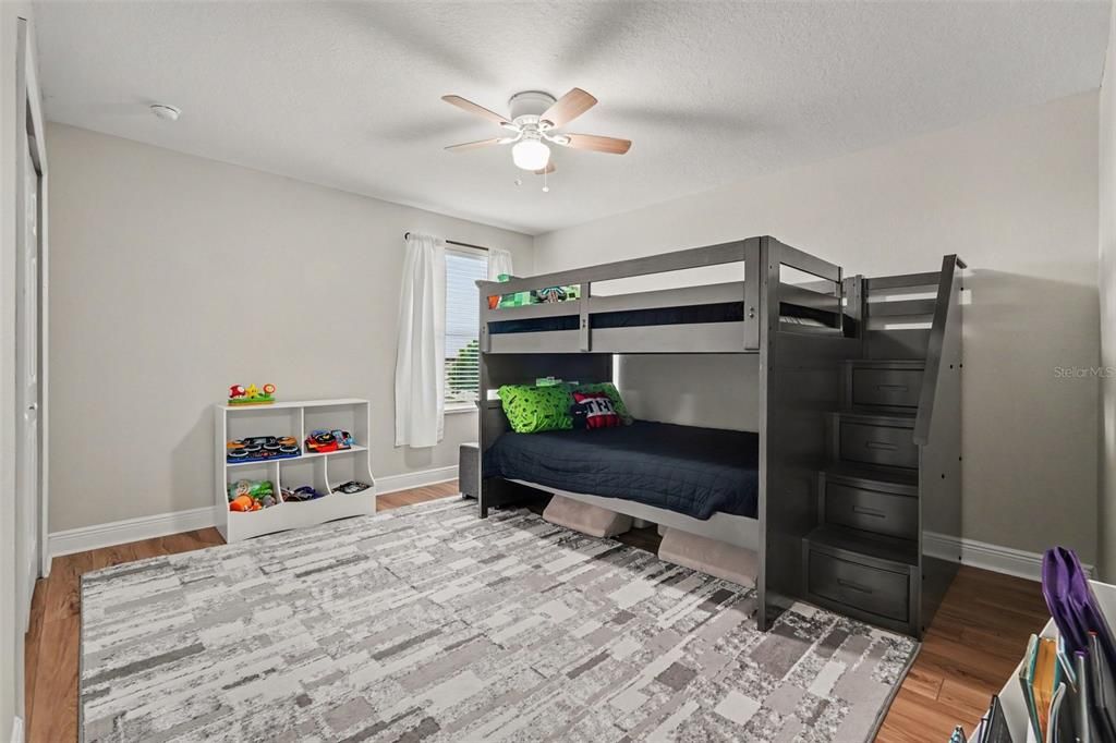Activo con contrato: $565,000 (5 camas, 3 baños, 3292 Pies cuadrados)