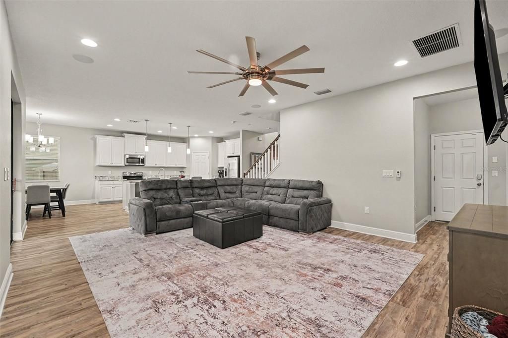 Activo con contrato: $565,000 (5 camas, 3 baños, 3292 Pies cuadrados)