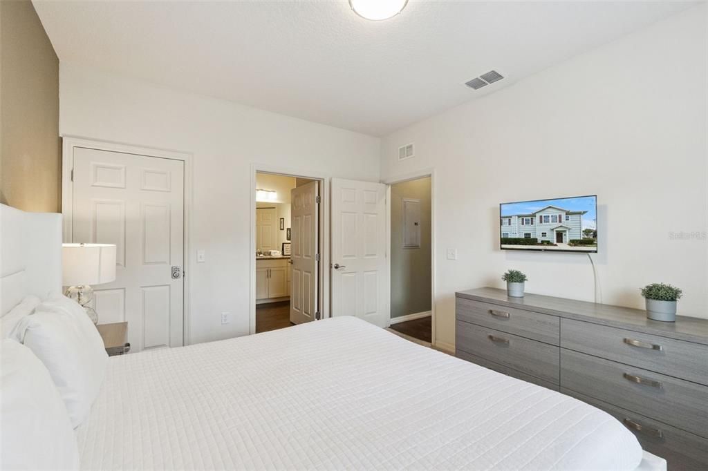 For Sale: $279,950 (4 beds, 3 baths, 1694 Square Feet)