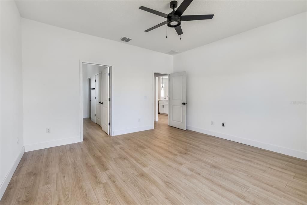 На продажу: $389,900 (4 спален, 2 ванн, 1849 Квадратных фут)