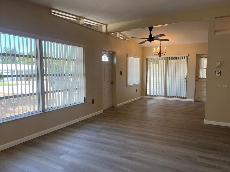 For Sale: $494,900 (2 beds, 1 baths, 1058 Square Feet)