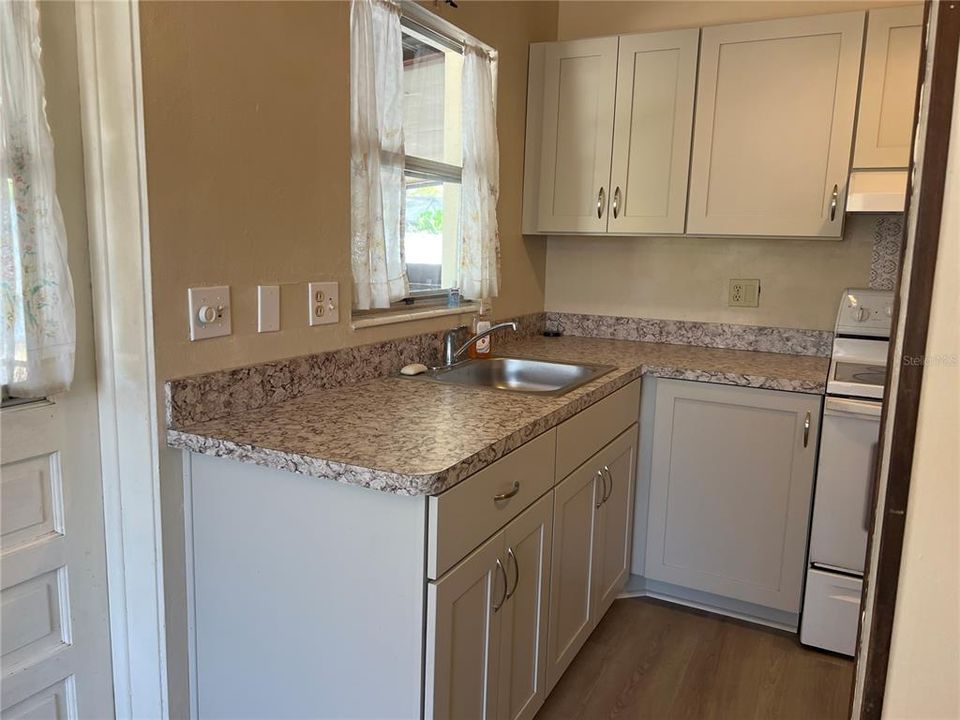 For Sale: $494,900 (2 beds, 1 baths, 1058 Square Feet)