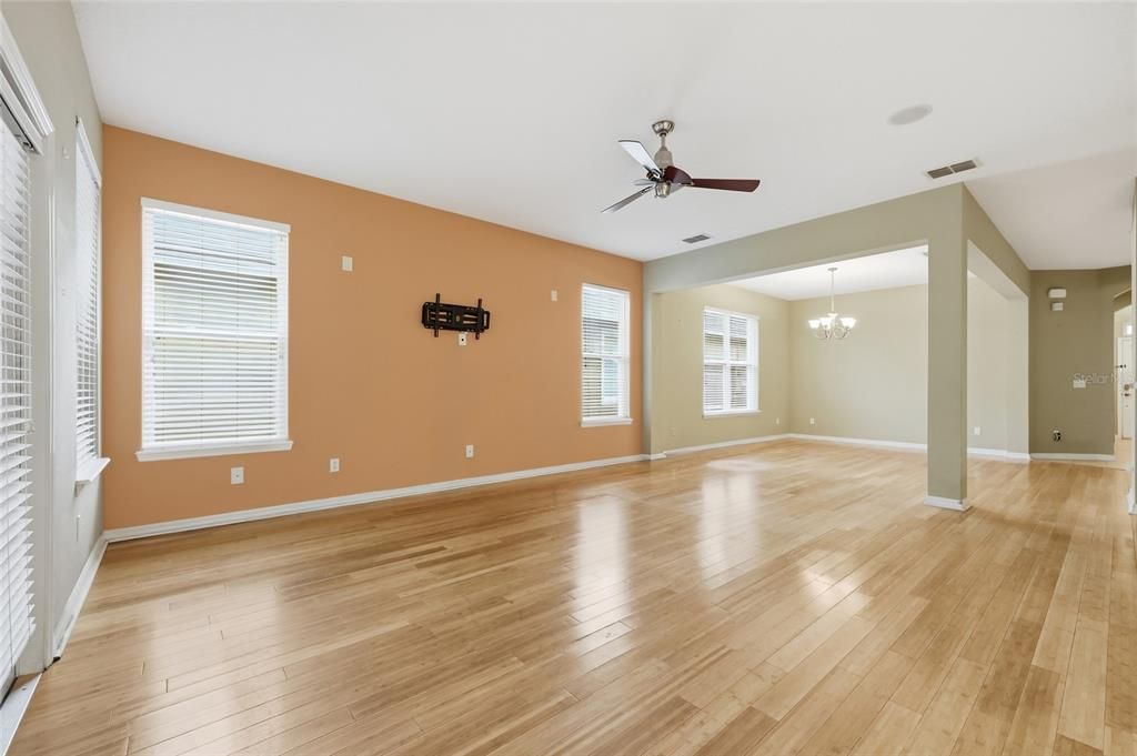 For Sale: $560,000 (3 beds, 2 baths, 1948 Square Feet)