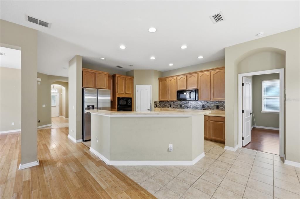 For Sale: $560,000 (3 beds, 2 baths, 1948 Square Feet)