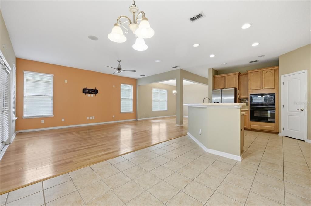 For Sale: $560,000 (3 beds, 2 baths, 1948 Square Feet)