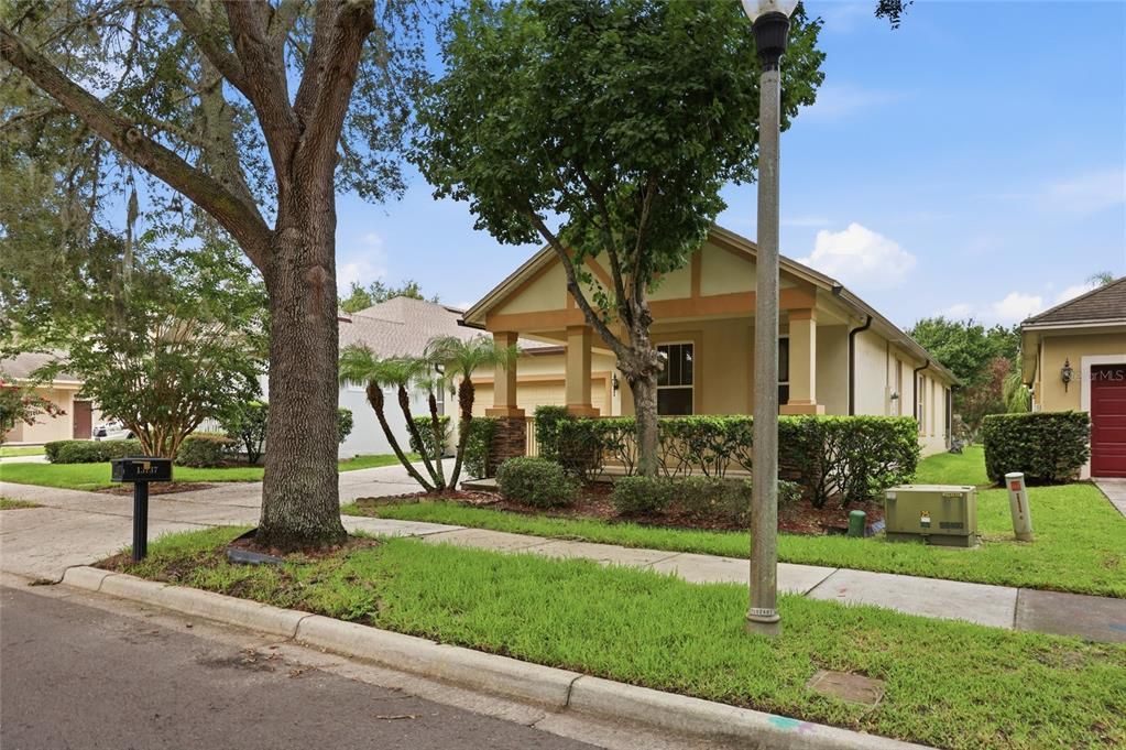 For Sale: $560,000 (3 beds, 2 baths, 1948 Square Feet)