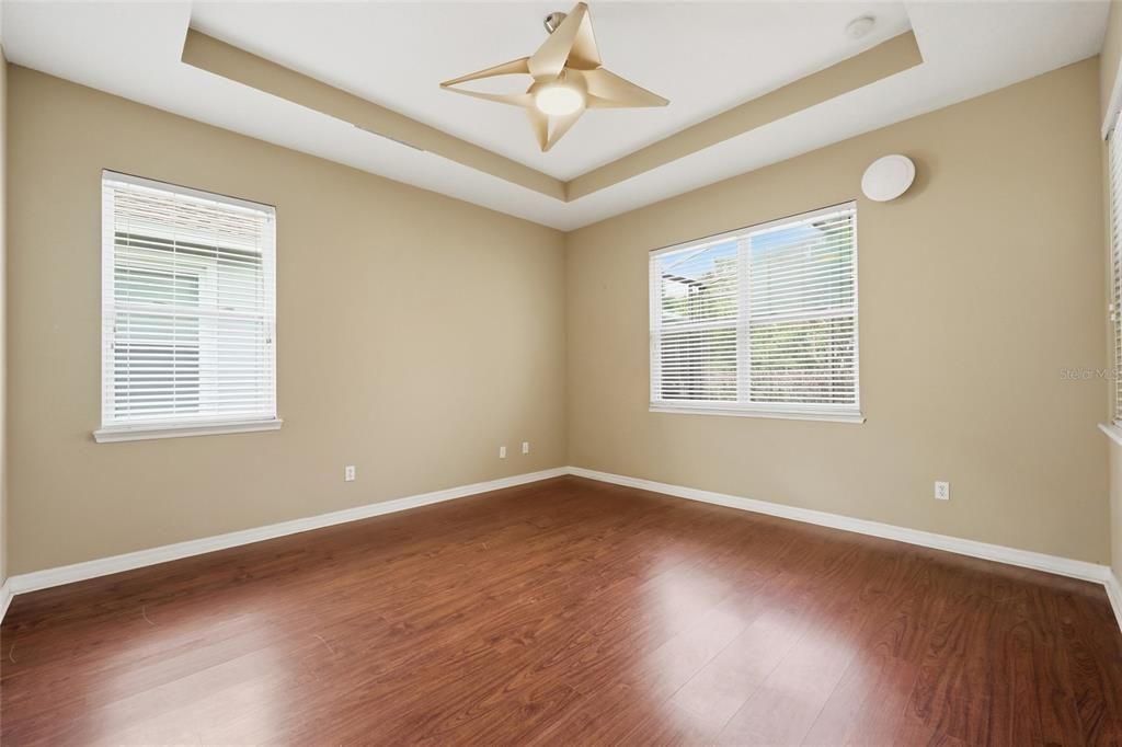 For Sale: $560,000 (3 beds, 2 baths, 1948 Square Feet)