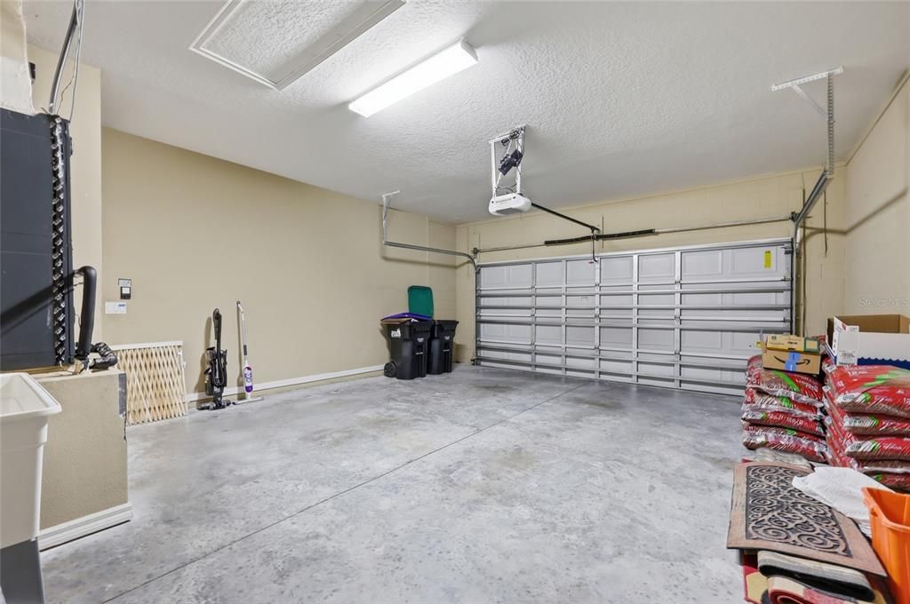 For Sale: $560,000 (3 beds, 2 baths, 1948 Square Feet)