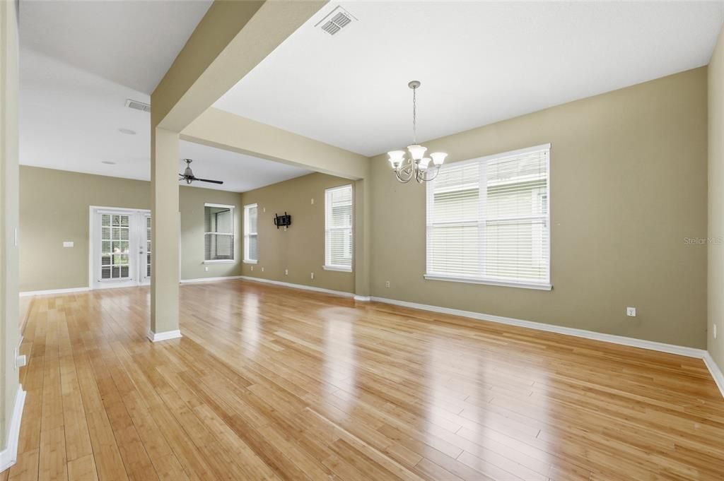For Sale: $560,000 (3 beds, 2 baths, 1948 Square Feet)