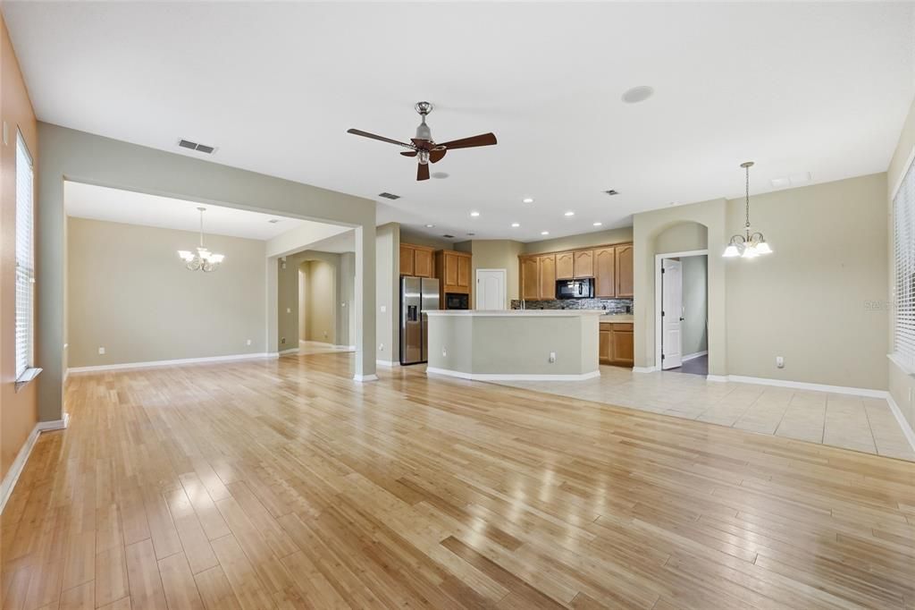 For Sale: $560,000 (3 beds, 2 baths, 1948 Square Feet)