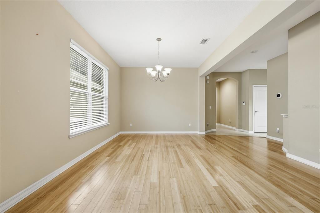 For Sale: $560,000 (3 beds, 2 baths, 1948 Square Feet)