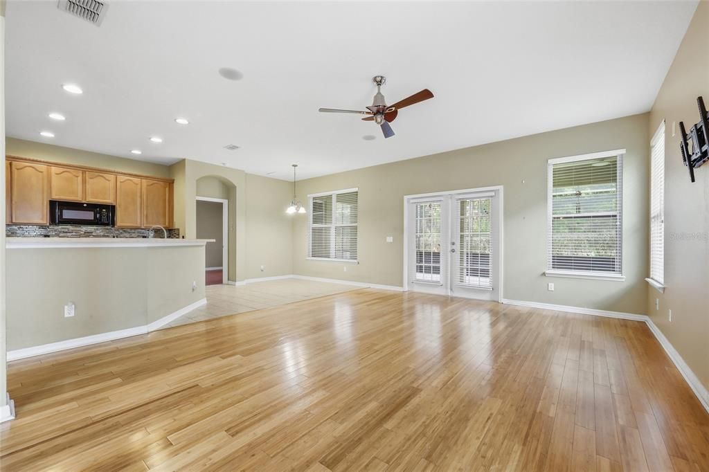 For Sale: $560,000 (3 beds, 2 baths, 1948 Square Feet)
