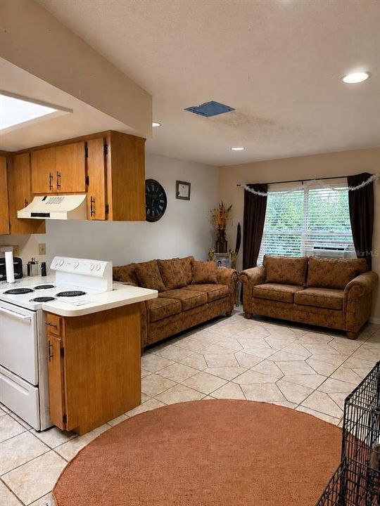 For Sale: $75,000 (1 beds, 1 baths, 723 Square Feet)