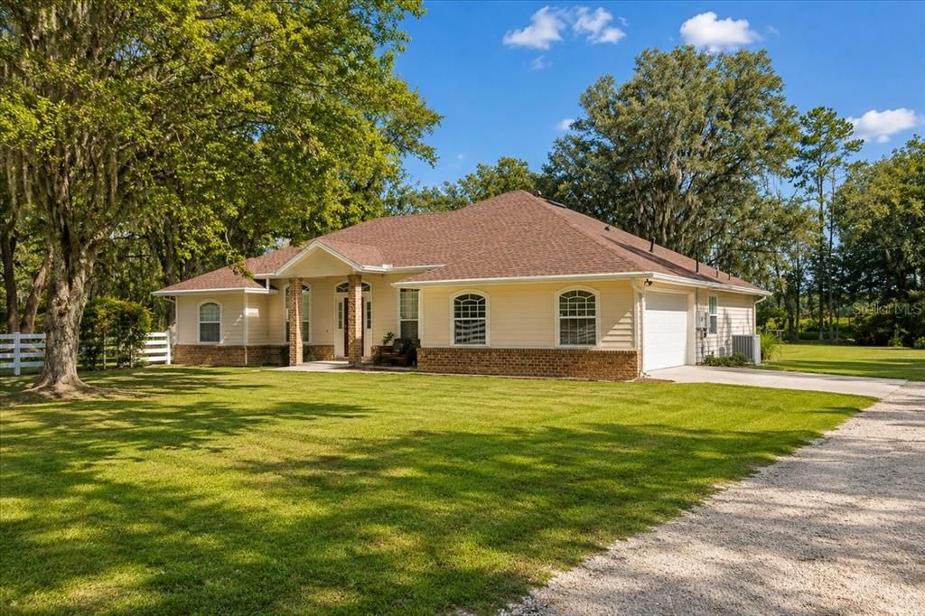 Recently Sold: $390,000 (3 beds, 2 baths, 1846 Square Feet)