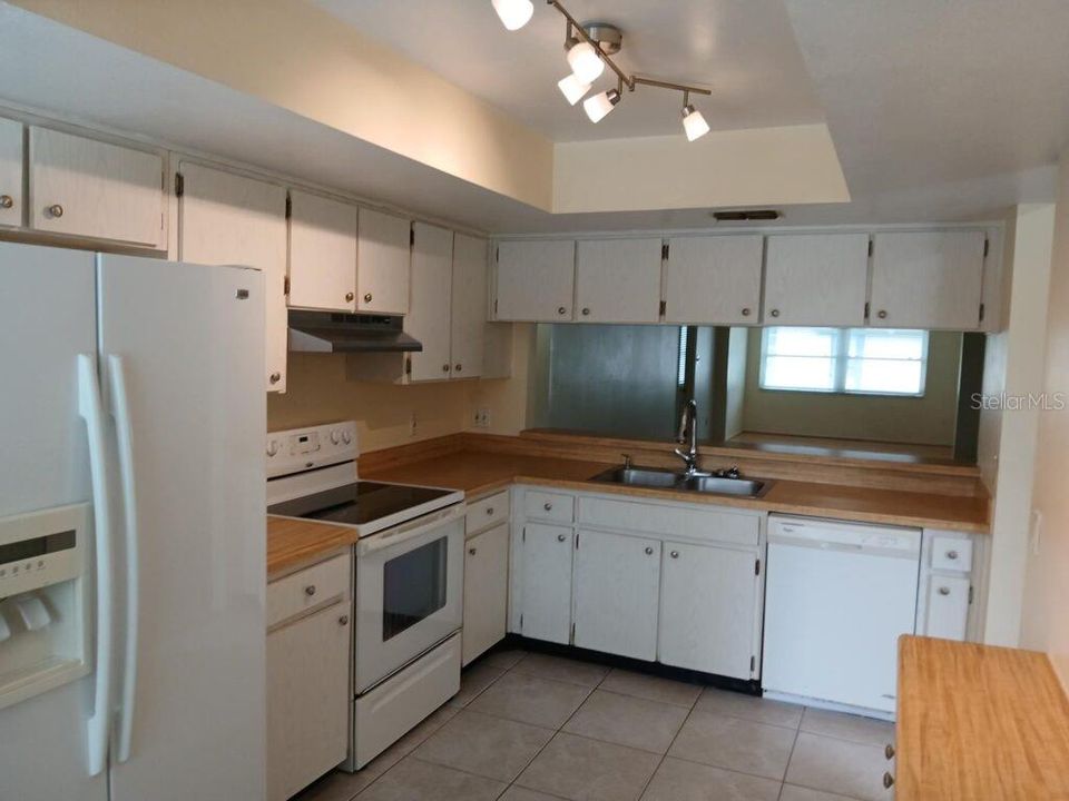 For Rent: $1,900 (2 beds, 2 baths, 1410 Square Feet)