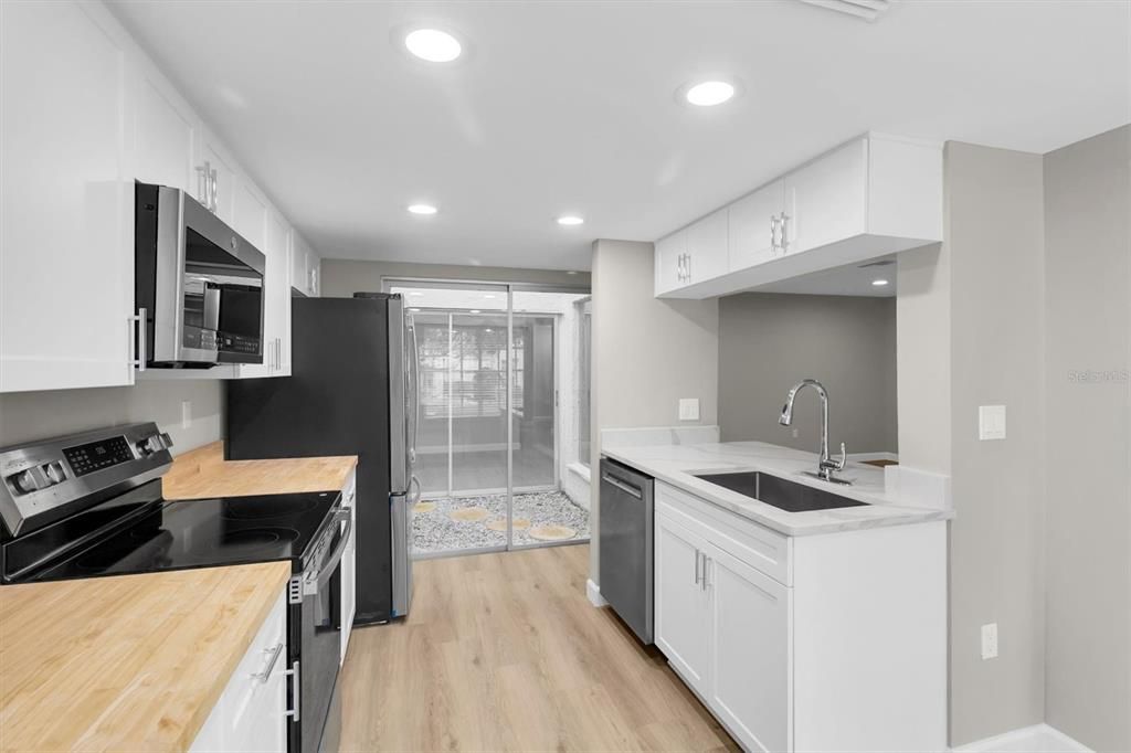 На продажу: $209,900 (2 спален, 2 ванн, 1253 Квадратных фут)